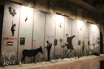 Ταξίδι στον κόσμο του καλλιτέχνη δρόμου Banksy
